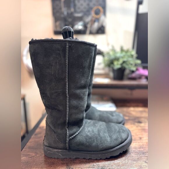 Ugg Classic Black Tall Size 8 - Picture 1 of 9